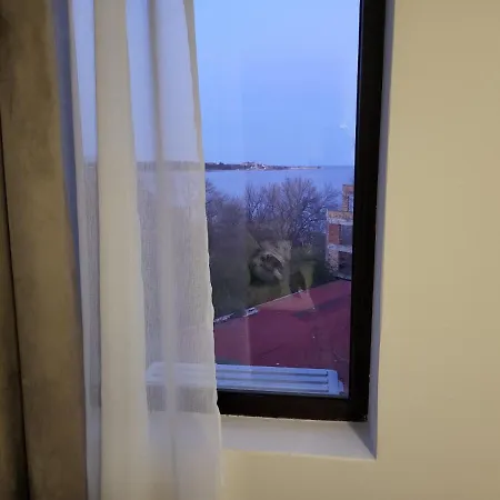 Apartment On The 2 *