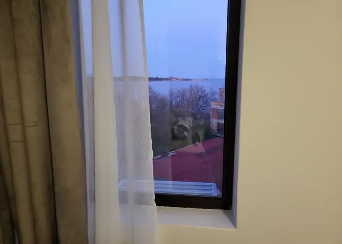 Apartment On The 2 *